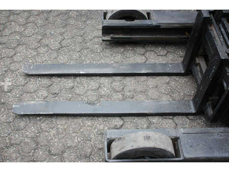 Carretilla retráctil 2007  Yale MR16 (11)