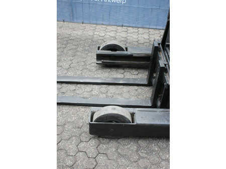 Carretilla retráctil 2007  Yale MR16 (12)