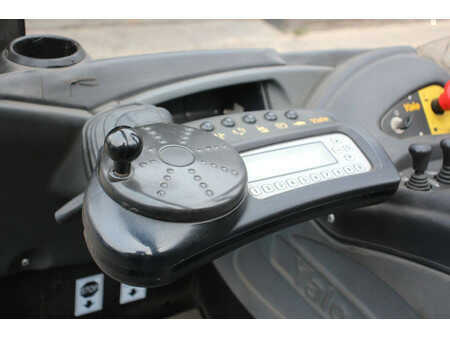 Carretilla retráctil 2007  Yale MR16 (16)