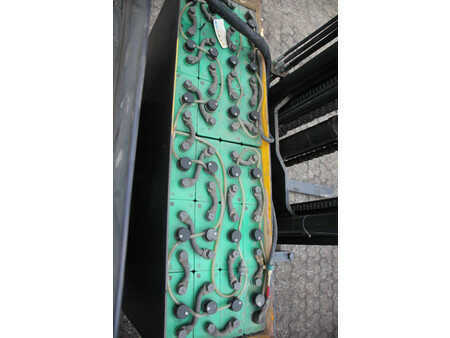 Carretilla retráctil 2007  Yale MR16 (19)