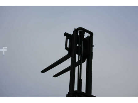 Carretilla retráctil 2007  Yale MR16 (23)