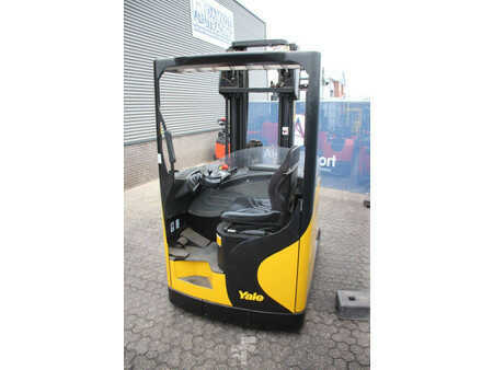 Carretilla retráctil 2007  Yale MR16 (5)