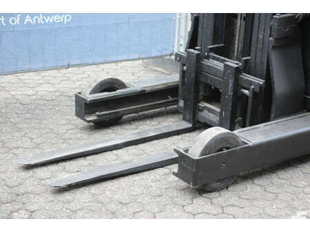 Carretilla retráctil 2007  Yale MR16 (9)