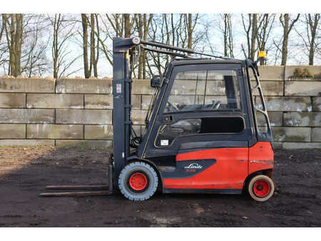 Chariots électriques à 4 roues - Linde E25L (2)