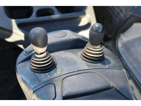 Chariots électriques à 4 roues - Linde E25L (25)