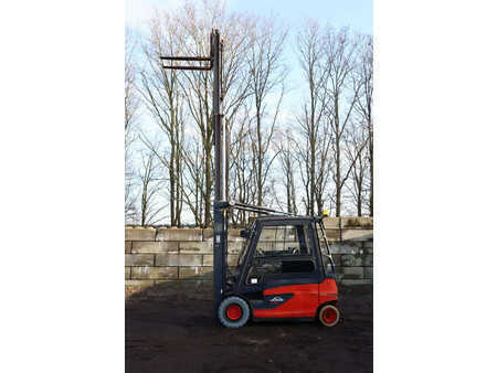 Chariots électriques à 4 roues - Linde E25L (31)