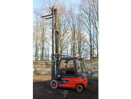 Chariots électriques à 4 roues - Linde E25L (32)