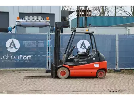 Elektromos 4 kerekű 1997  Linde E30-01 (1)