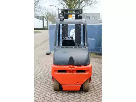 Elektromos 4 kerekű 1997  Linde E30-01 (5)