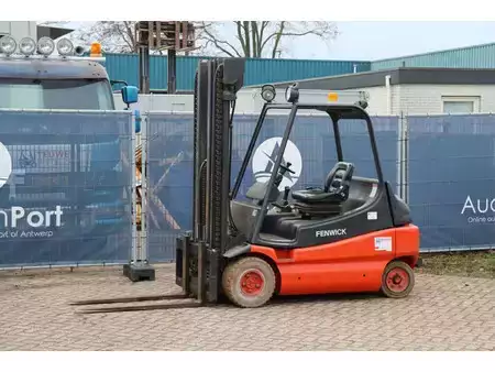 Elektromos 4 kerekű 1997  Linde E30-01 (9)