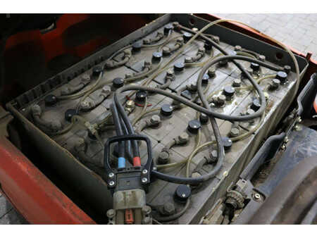 Eléctrico - 4 rodas 2013  Linde E16-01 (32)