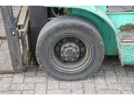 Wózki widłowe diesel 2000  Mitsubishi FD25K (15)