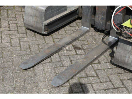 Reachtrucks 2014  Atlet UFS250D (9)