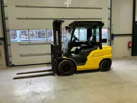 Wózki widłowe diesel 2017  Hyundai 30D-9E (1)
