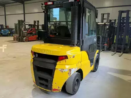 Wózki widłowe diesel 2017  Hyundai 30D-9E (5)