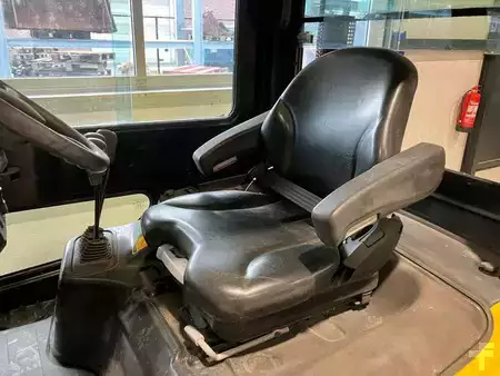 Wózki widłowe diesel 2017  Hyundai 30D-9E (9)