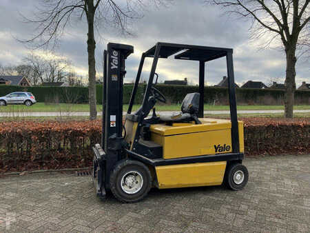 Eléctrica de 4 ruedas 1999  Yale ERP30ALF (1)