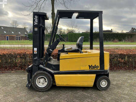 Chariot 4 roues électrique 1999  Yale ERP30ALF (2)