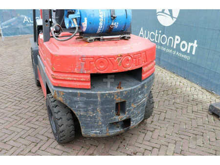 Treibgasstapler - Toyota 42-5FG30 (14)