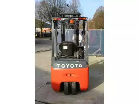 Eléctrico - 4 rodas - Toyota 15 (4)