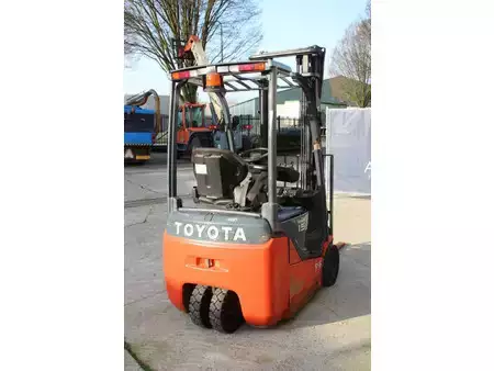Eléctrico - 4 rodas - Toyota 15 (5)