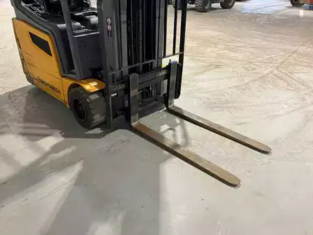 Elektromos 4 kerekű 2019  Jungheinrich EFG 218k (8)