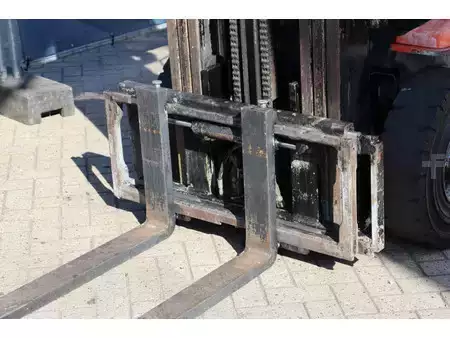 Carrelli elevatori diesel 2004  Toyota 62-7FDF25 (12)