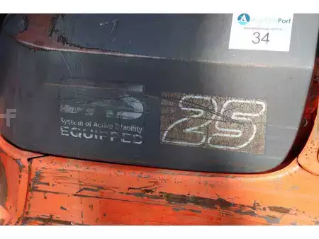 Carrelli elevatori diesel 2004  Toyota 62-7FDF25 (16)