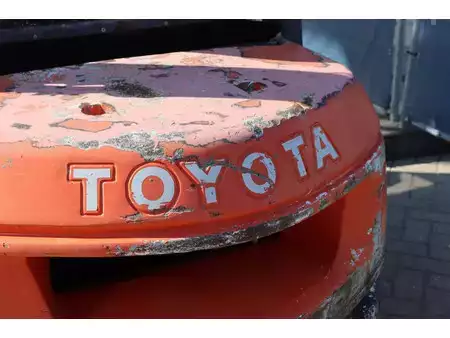 Carrelli elevatori diesel 2004  Toyota 62-7FDF25 (22)