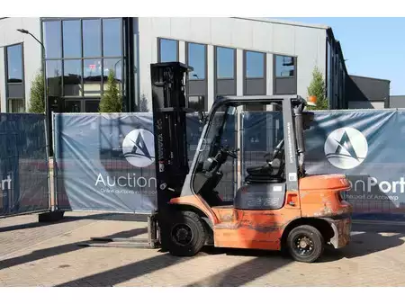 Carrelli elevatori diesel 2004  Toyota 62-7FDF25 (3)