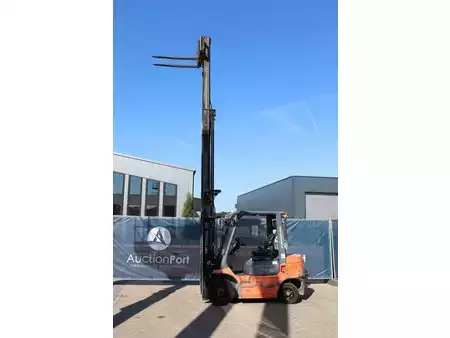 Carrelli elevatori diesel 2004  Toyota 62-7FDF25 (38)