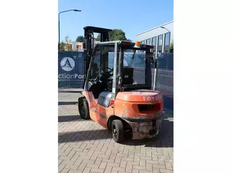 Carrelli elevatori diesel 2004  Toyota 62-7FDF25 (4)