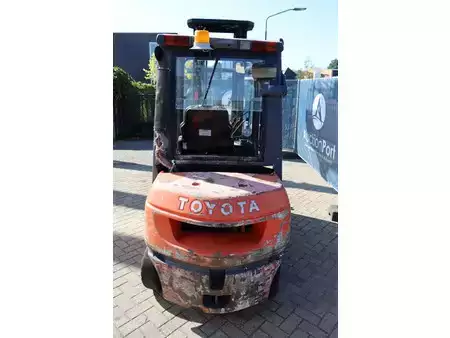 Carrelli elevatori diesel 2004  Toyota 62-7FDF25 (5)