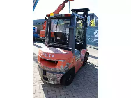 Carrelli elevatori diesel 2004  Toyota 62-7FDF25 (6)