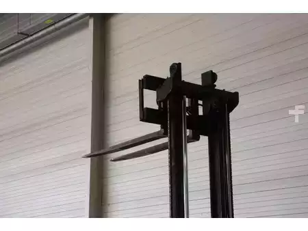 Carrelli elevatori GPL 2008  Nissan U1D2A25LQ (30)