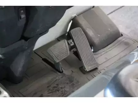 Chariots électriques à 4 roues 2016  Unicarriers A1N1L15Q (21)
