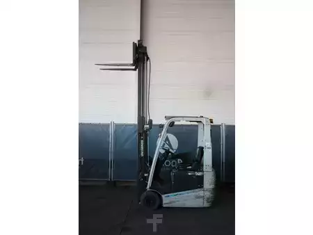Chariots électriques à 4 roues 2016  Unicarriers A1N1L15Q (27)