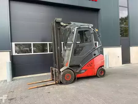 Empilhador a gás 2016  Linde H30T-02 (1)