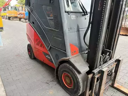 Empilhador a gás 2016  Linde H30T-02 (11)