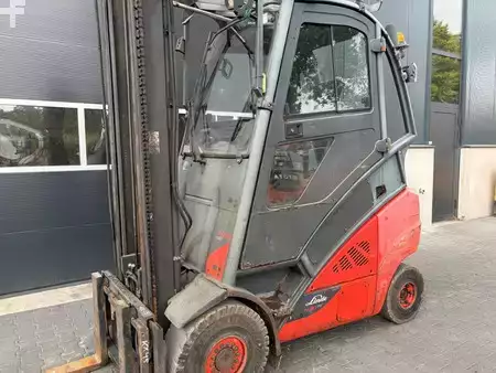 Empilhador a gás 2016  Linde H30T-02 (12)