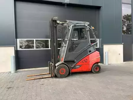 Empilhador a gás 2016  Linde H30T-02 (2)