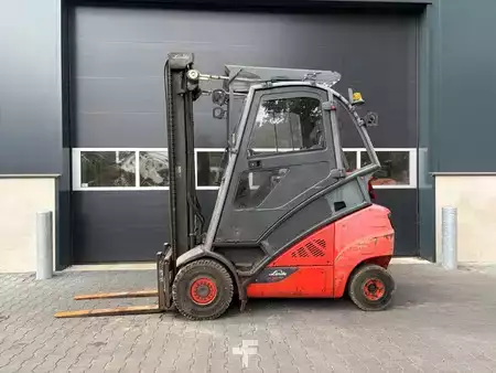 Empilhador a gás 2016  Linde H30T-02 (3)
