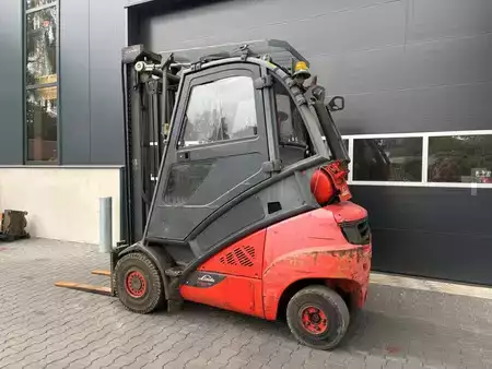 Empilhador a gás 2016  Linde H30T-02 (4)
