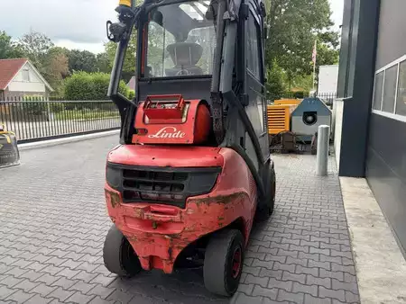 Empilhador a gás 2016  Linde H30T-02 (5)