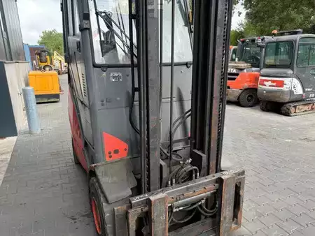 Empilhador a gás 2016  Linde H30T-02 (8)