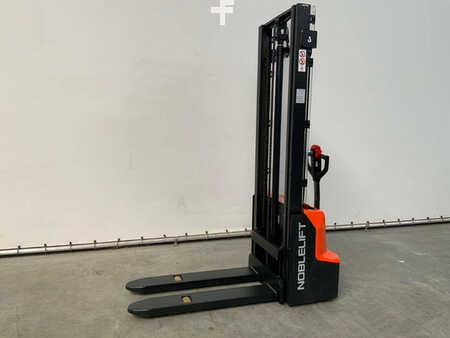 Apilador eléctrico 2023  Noblelift PSE12B36 (2)