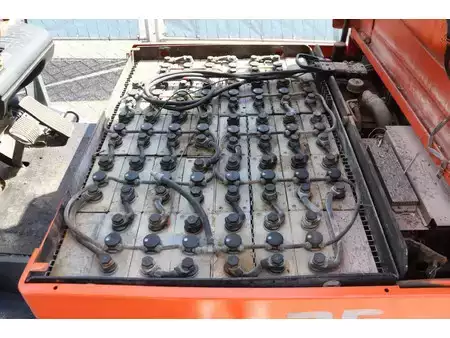 Chariots électriques à 4 roues - Toyota FBMF25 (32)