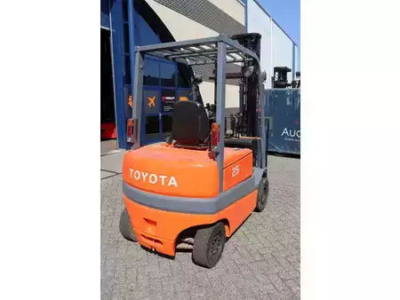 Chariots électriques à 4 roues - Toyota FBMF25 (6)