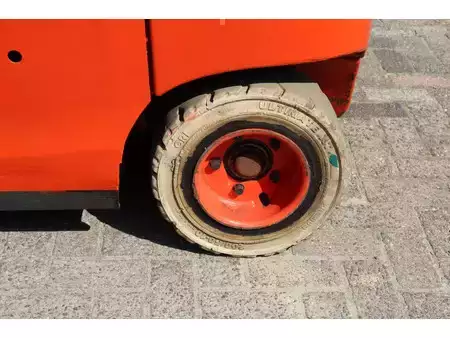 Electric - 4 wheels 2015  Linde E30L-01 (14)