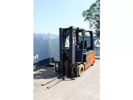 Electric - 4 wheels 2015  Linde E30L-01 (9)